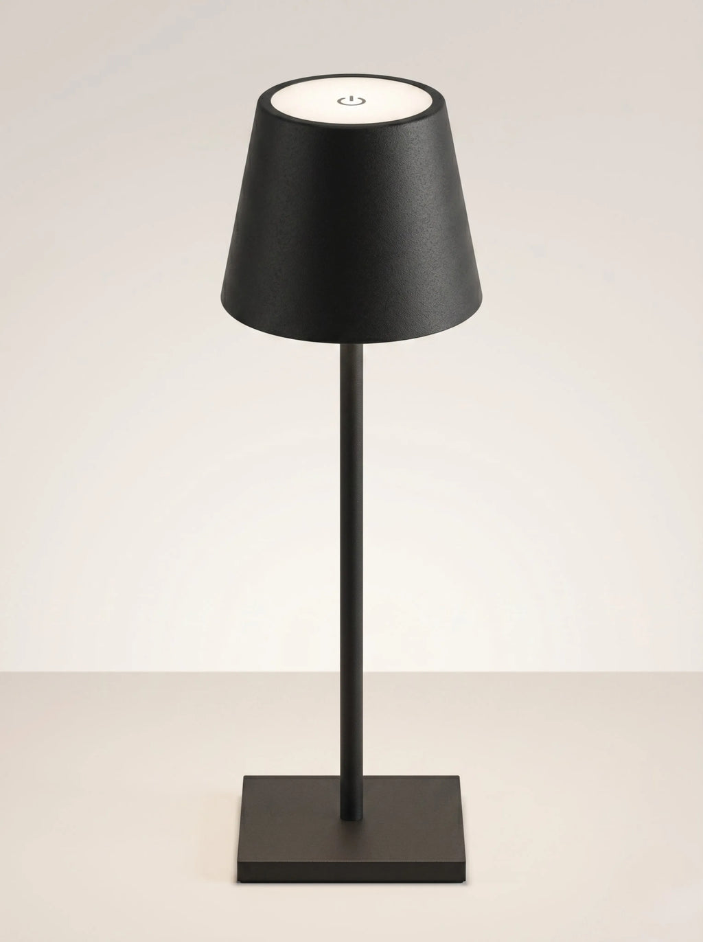 Lampe bistro rechargeable - posée sur table dîner